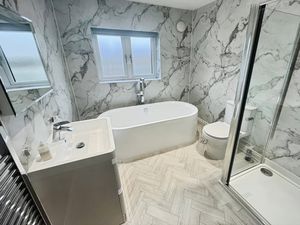 Family Bathroom- click for photo gallery